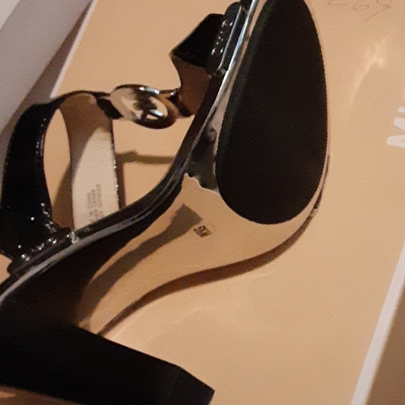 Meet your Posher, Gina - Picture 4 of 4